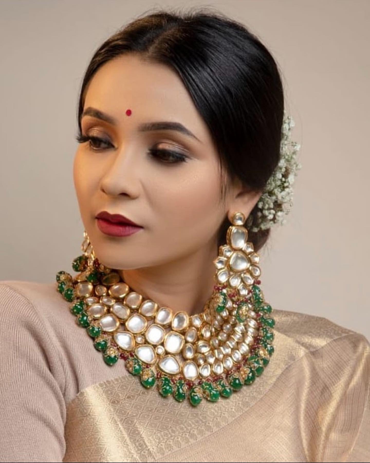 Hitakshi Chatterjee in bridal kundan jewellery and a gold-toned saree
